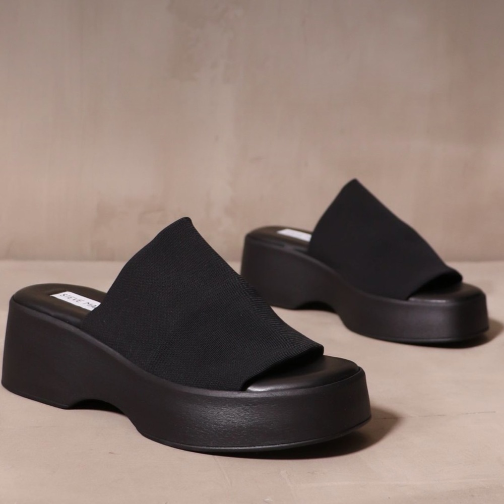 Steve Madden Slinky30 Black Platform Sandal